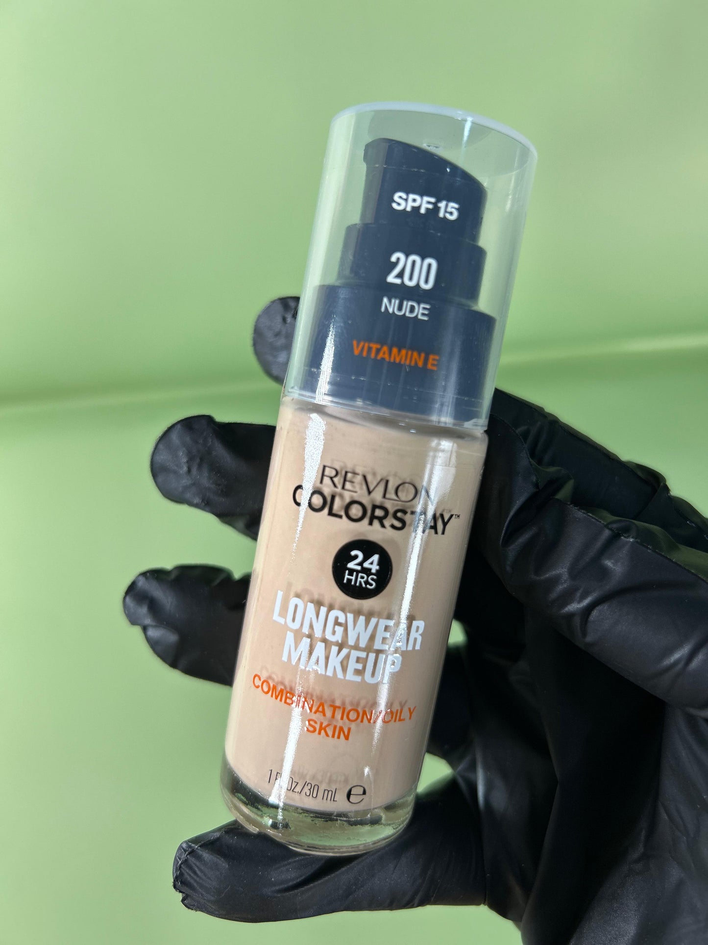 200 NUDE - Revlon Colorstay Combination Oily Matte Base Liquida 24 Horas Para Piel Grasa Vitamina E & SPF15