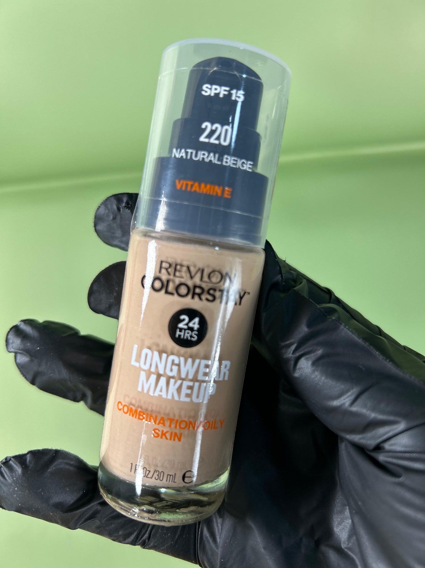 220 NATURAL BEIGE - Revlon Colorstay Combination Oily Matte Base Liquida 24 Horas Para Piel Grasa Vitamina E & SPF15