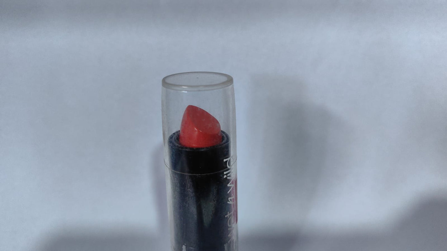 562 HONOLULU IS CALLING - Wet n Wild Megalast Lapiz Labial Matte Con Vitamina A & E