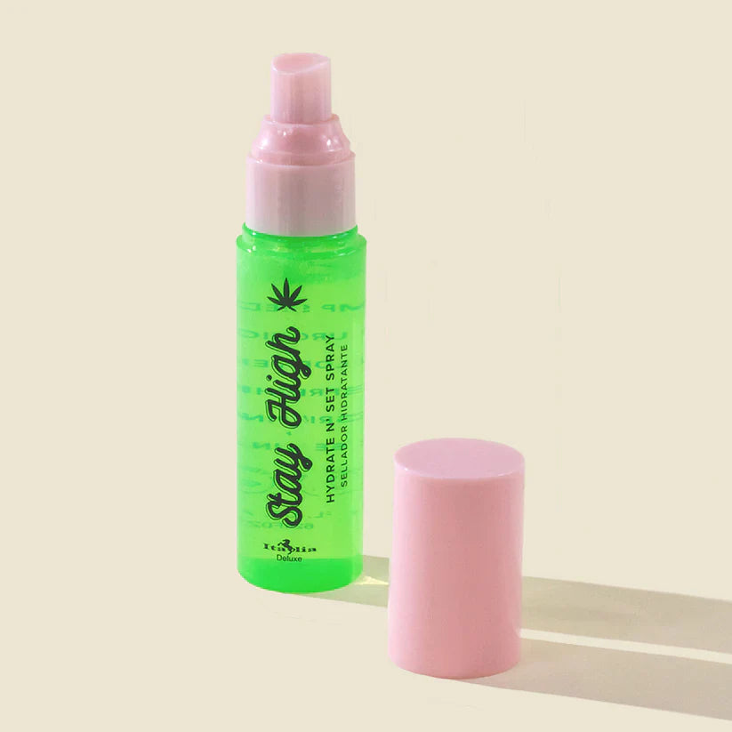 Italia Deluxe Stay High Hydrate & Set Spray Fijador Hidratante Con Cañamo, Acido Hialuronico, y Aloe Vera