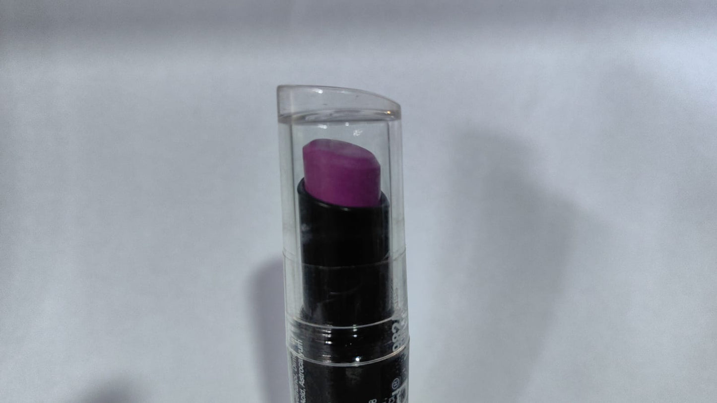 982 VIOLETS KISS - Wet n Wild Megalast Lapiz Labial Matte Con Vitamina A & E